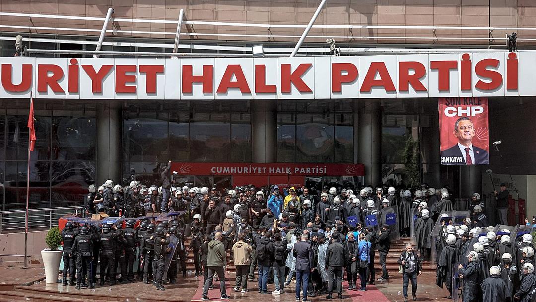 Turkish Police Storm Opposition Party HQ