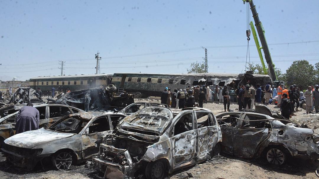Pakistan: At Least 24 Killed in Suicide Bombing