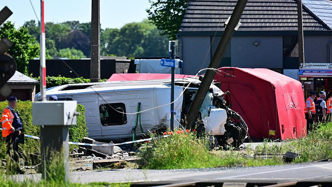 Belgium: Four Killed in Train-School Bus Collision