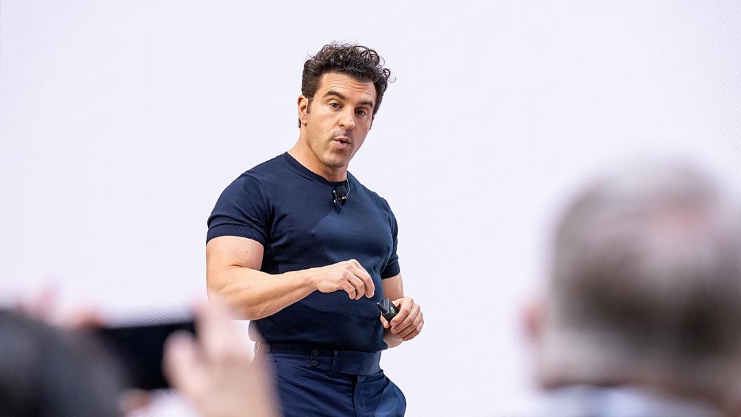 Airbnb CEO Chesky Funds New AI Lab