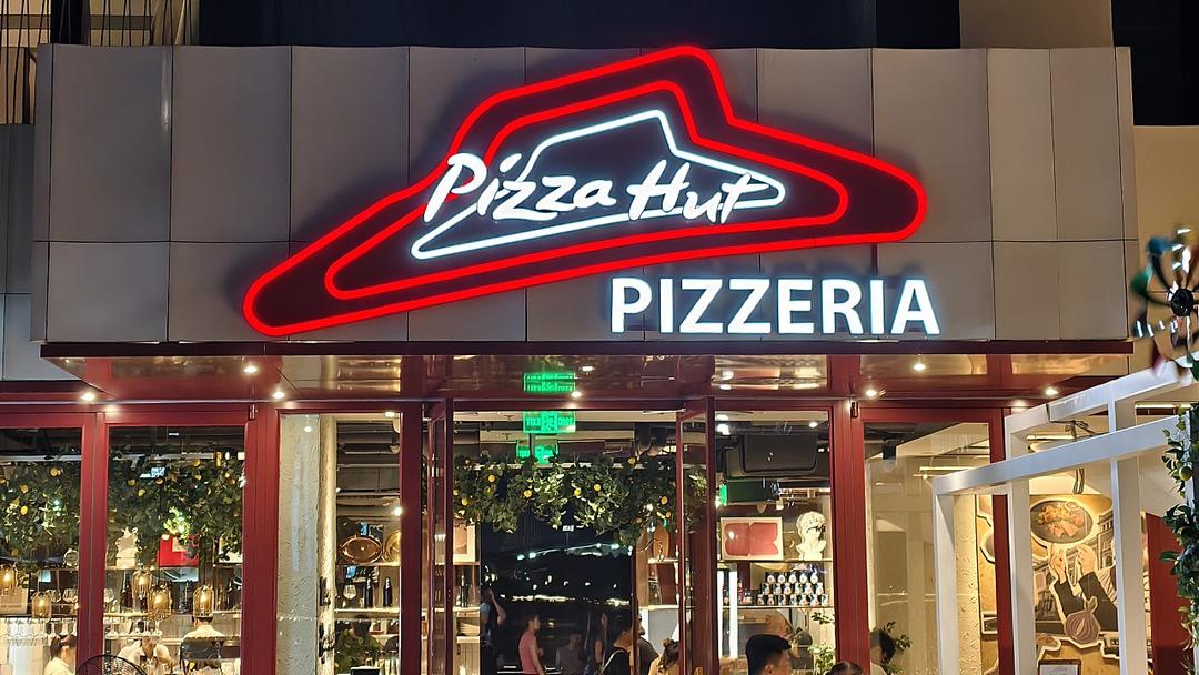 Yum! Brands Sells Pizza Hut for $2.7B