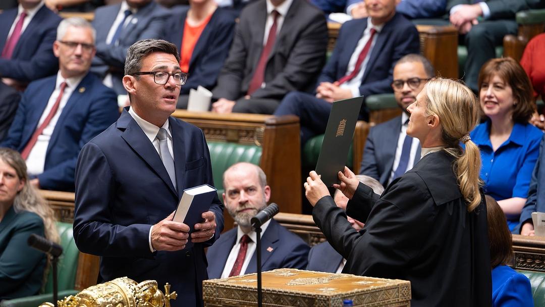 UK: Outgoing Starmer Government Pauses 'Major' Policy Announcements as Burnham Enters Parliament