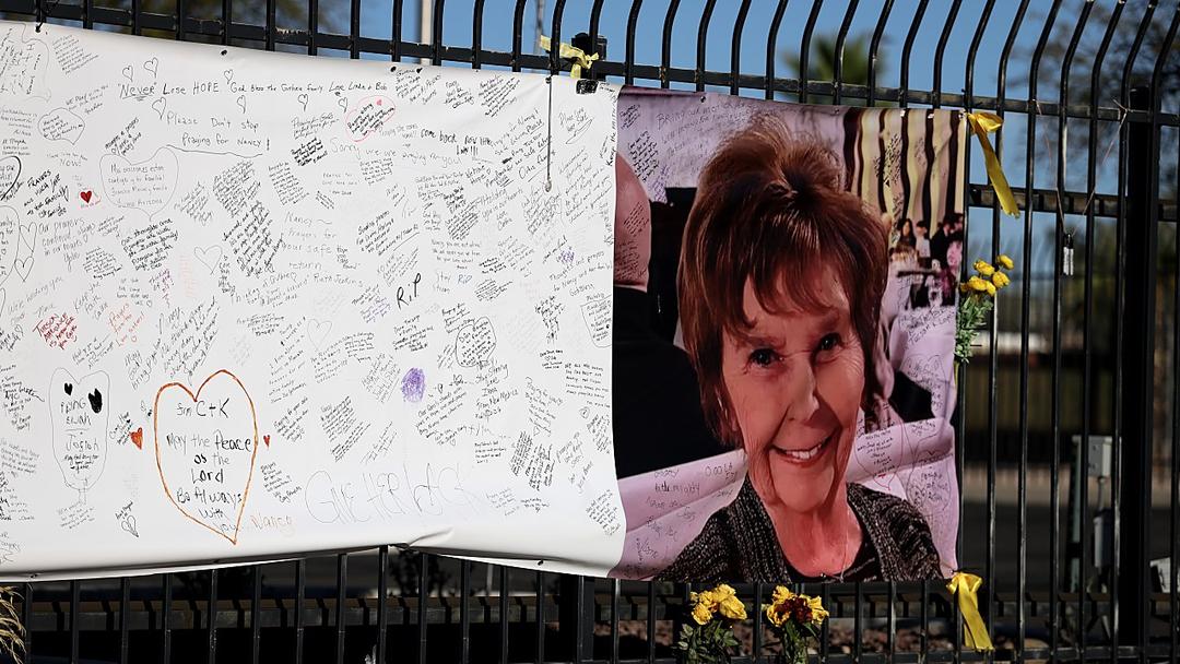 Note Claims Savannah Guthrie's Mom Dead After Abduction