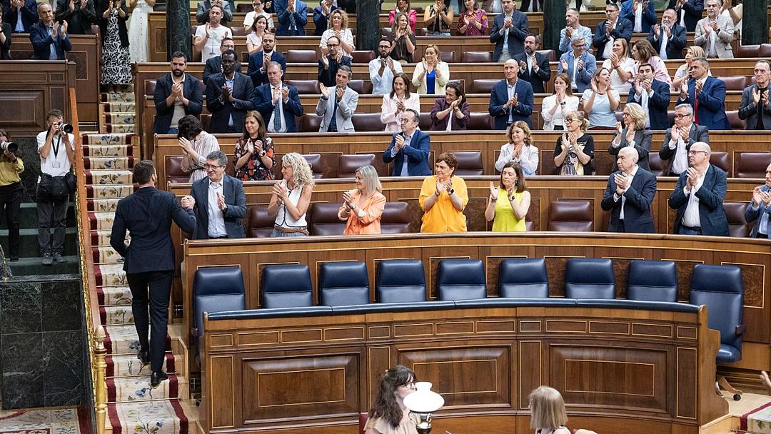 Spain's Parliament Votes to Urge Sánchez to Resign