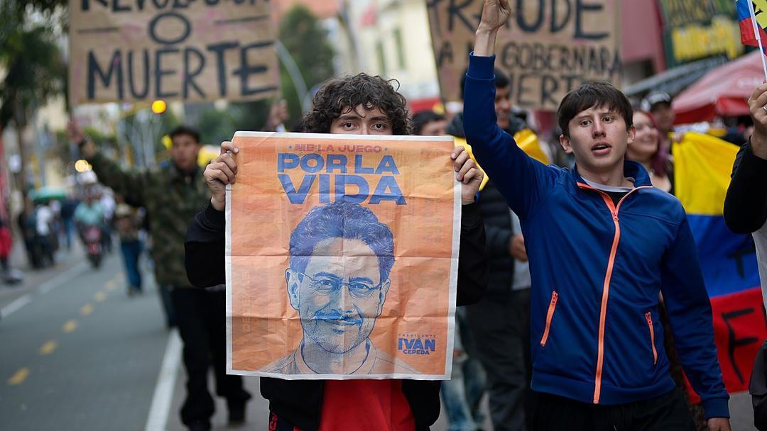Colombia: Cepeda Threatens Civil Disobedience Over De La Espriella's US Citizenship