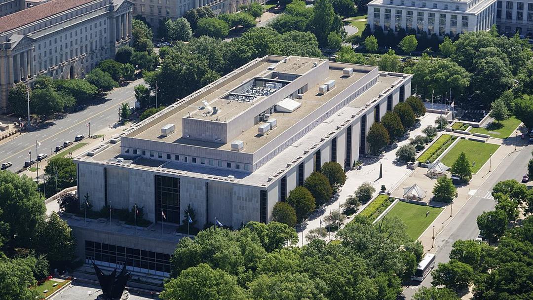 White House Accuses Smithsonian Leadership of Political Activism