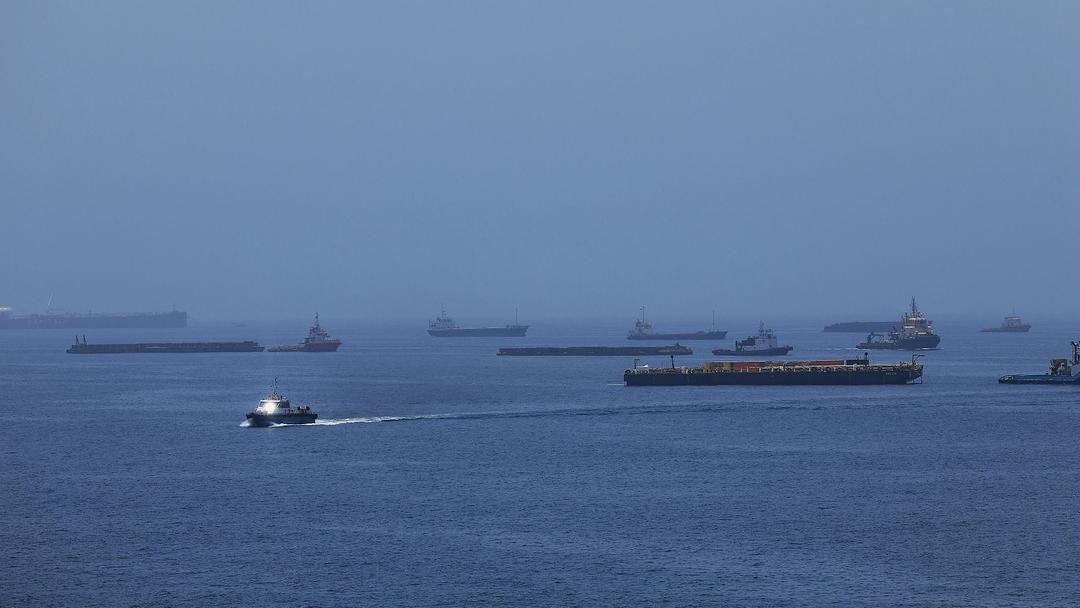 US, Iran Exchange Strikes as Tankers Hit in Strait of Hormuz