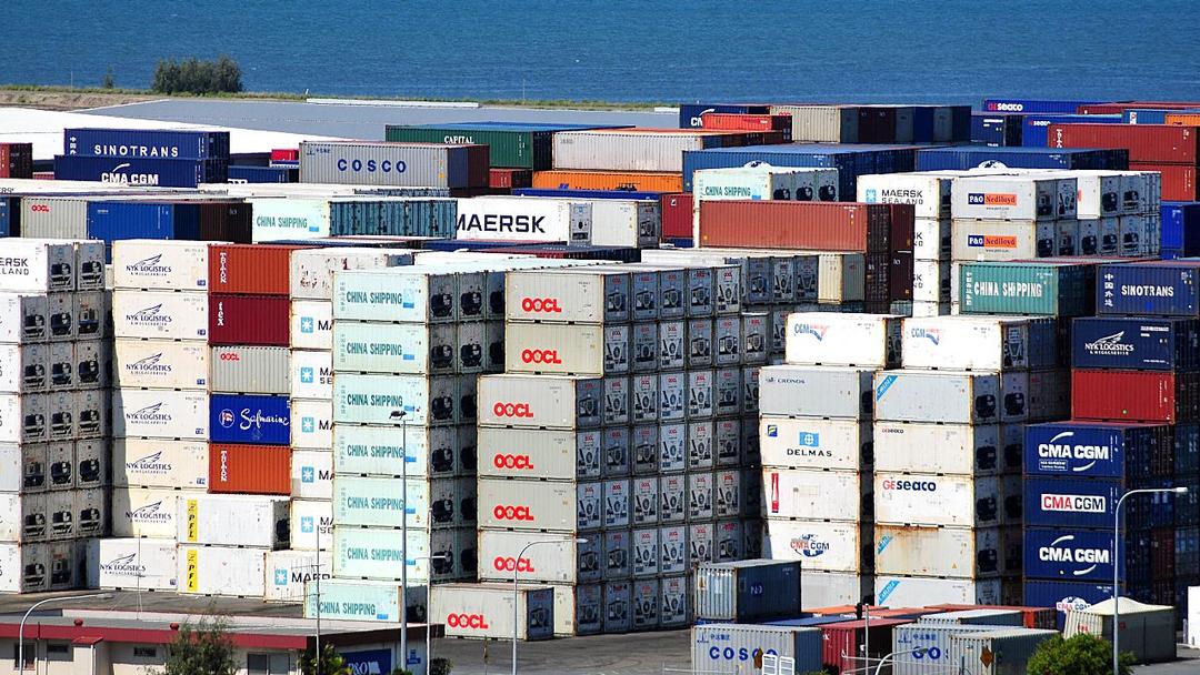 Australia Port Workers Press for 28-Hour Week Over Automation