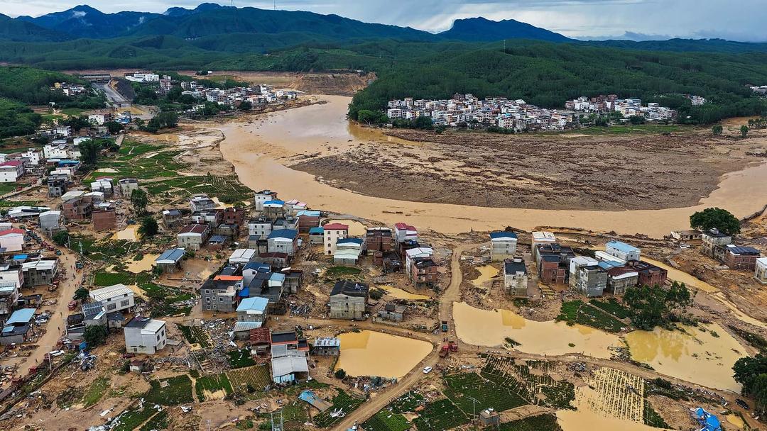 Maysak Floods Kill 39, Free Over 900 Snakes in China