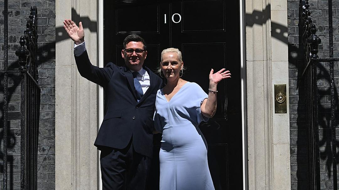 UK: Burnham Officially Replaces Starmer as PM