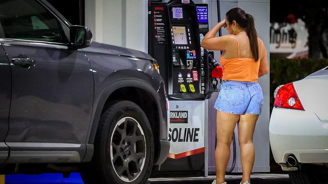 US Gas Prices Back Up to $4 a Gallon