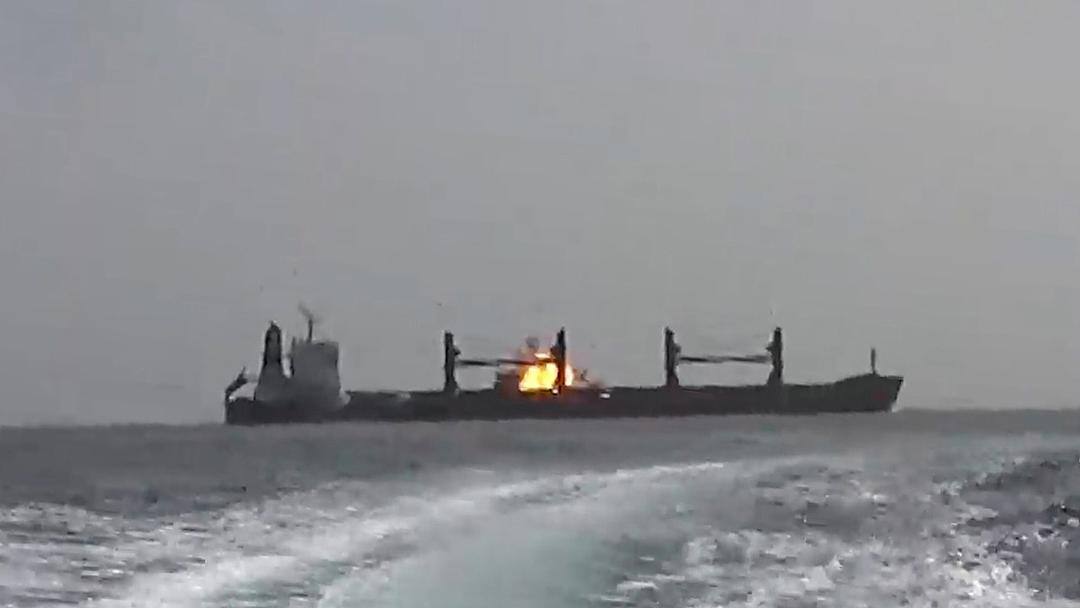 Houthis Hit Saudi Tankers, Oil Surges 7% Amid Iran War