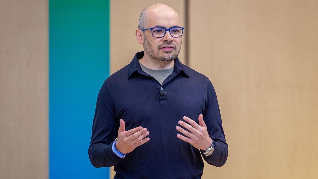 Google DeepMind CEO Hassabis Steps Down, Shares Drop 4%