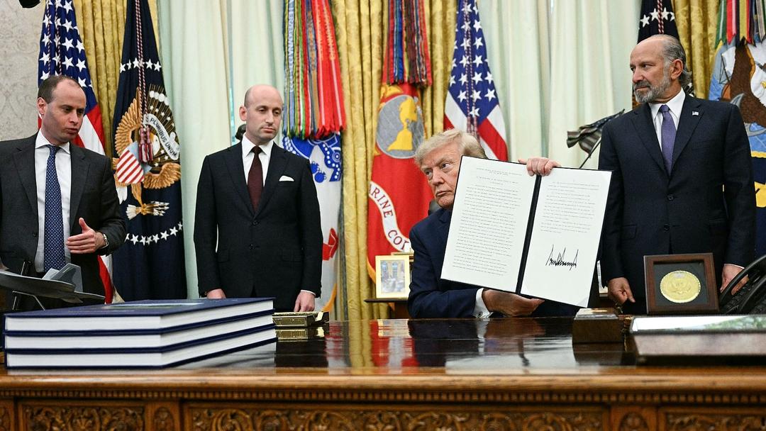 Trump Signs New Orders Targeting Birthright Citizenship