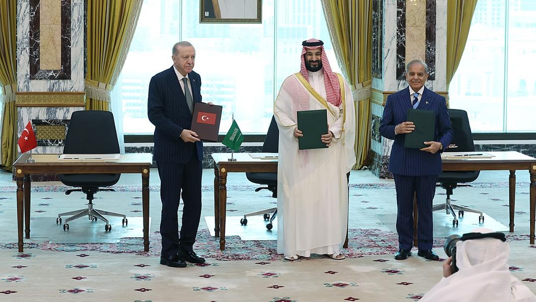 Saudi Arabia, Turkey, Pakistan Sign Defense Pact