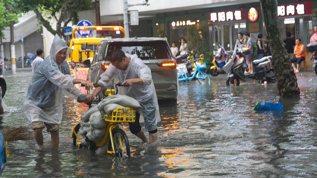 Typhoon Dolphin Hits China, 1M Evacuated