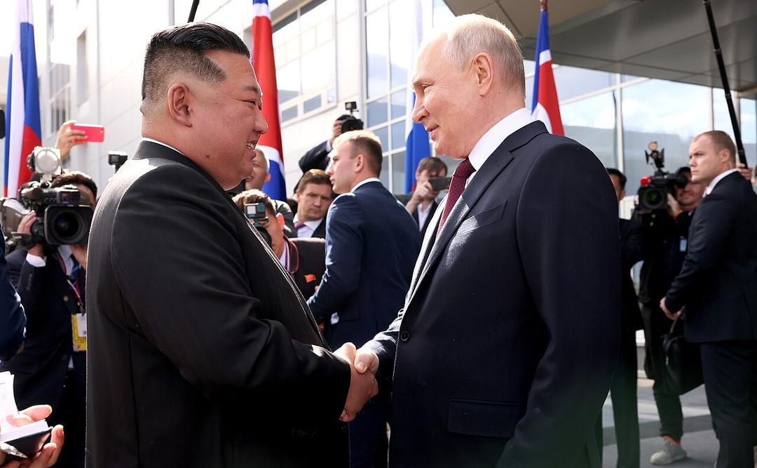 Kim Pledges Support for Russia's 'Sacred Fight' in Meeting With Putin