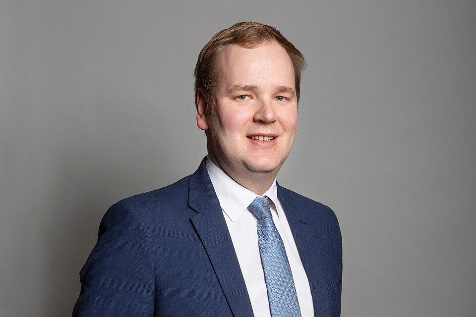 UK: Tory MP Admits Giving Colleagues' Numbers to Blackmailers