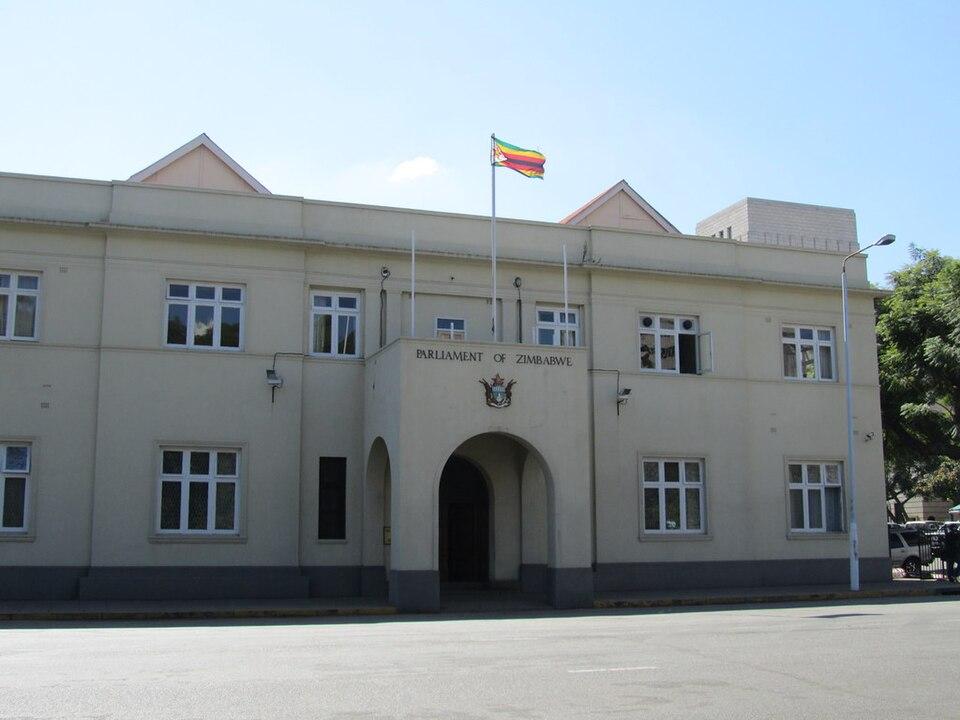 Iran, Zimbabwe Sign Agreements During Raisi Africa Tour
