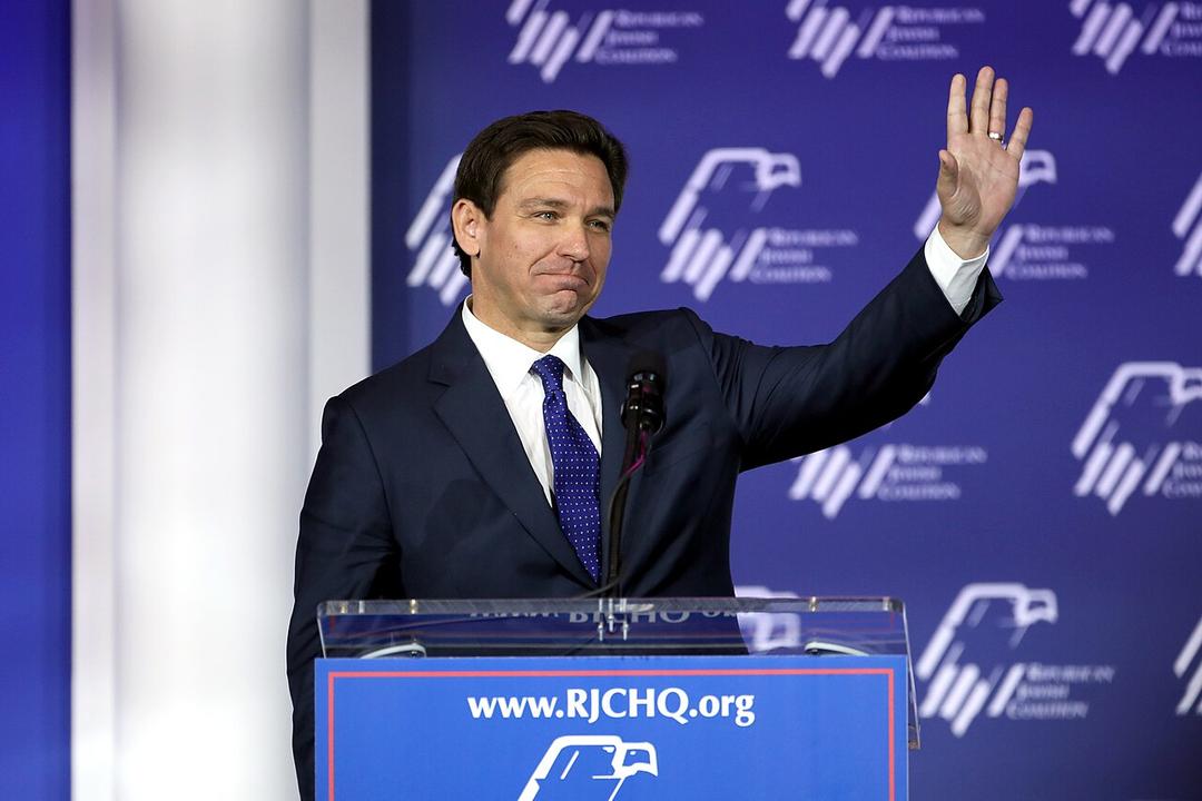 DeSantis' Biggest Donor Considers Backing Trump