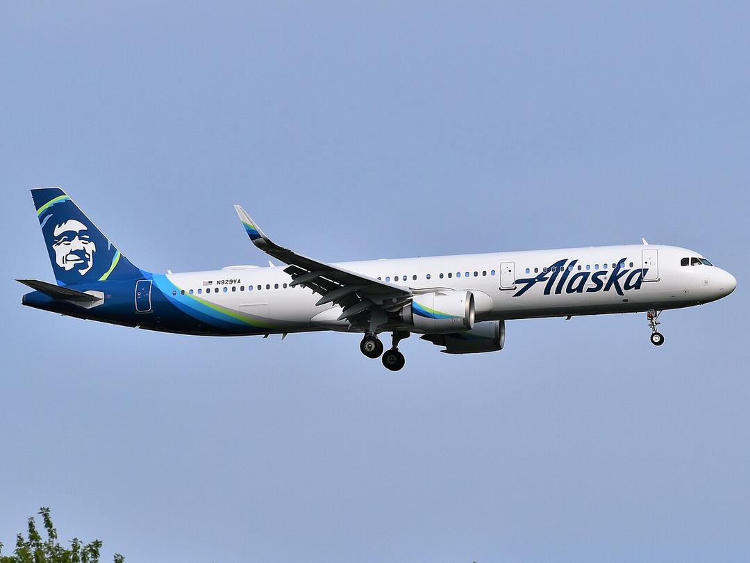 Off-Duty US Pilot Accused of Trying to Cut Engine During Flight