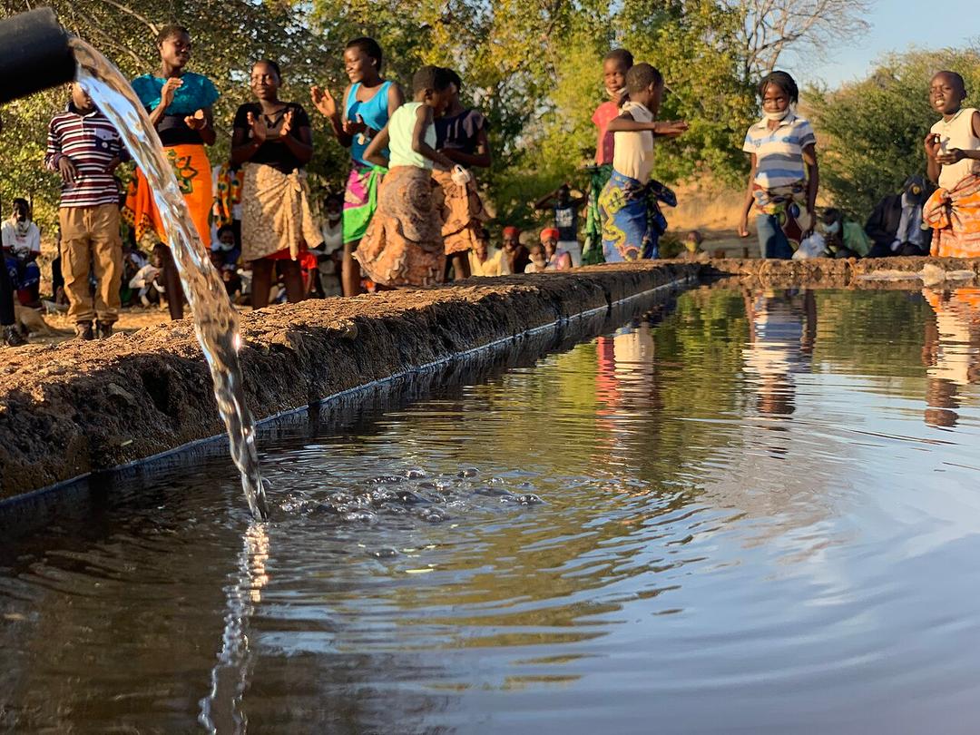 Zimbabwe Bans Large Gatherings Amid Cholera Outbreak