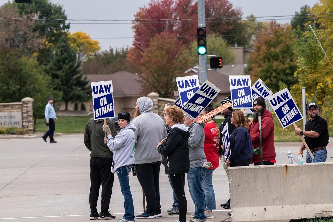 United Auto Workers Halts Strike Expansion