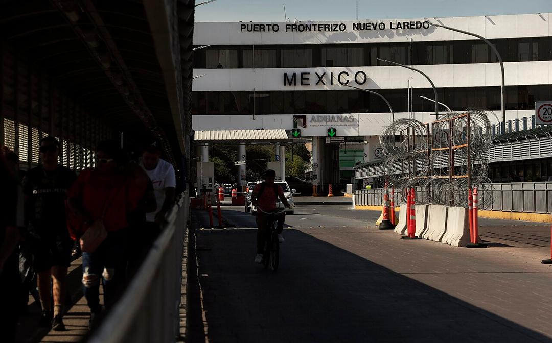 Texas: El Paso at 'Breaking Point' Amid Surge in Migrants, Refugees