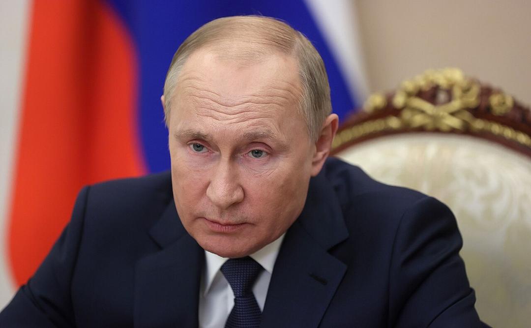 Putin's Party Dominates Regional Elections Amid Attacks