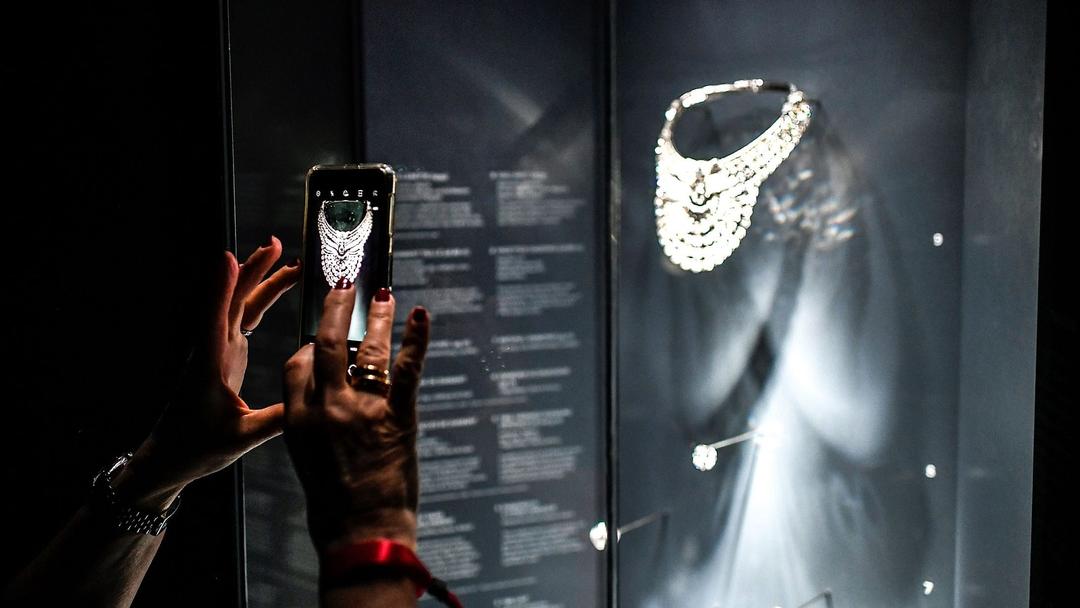 Thieves Steal $4.3M Necklace from Vienna Museum