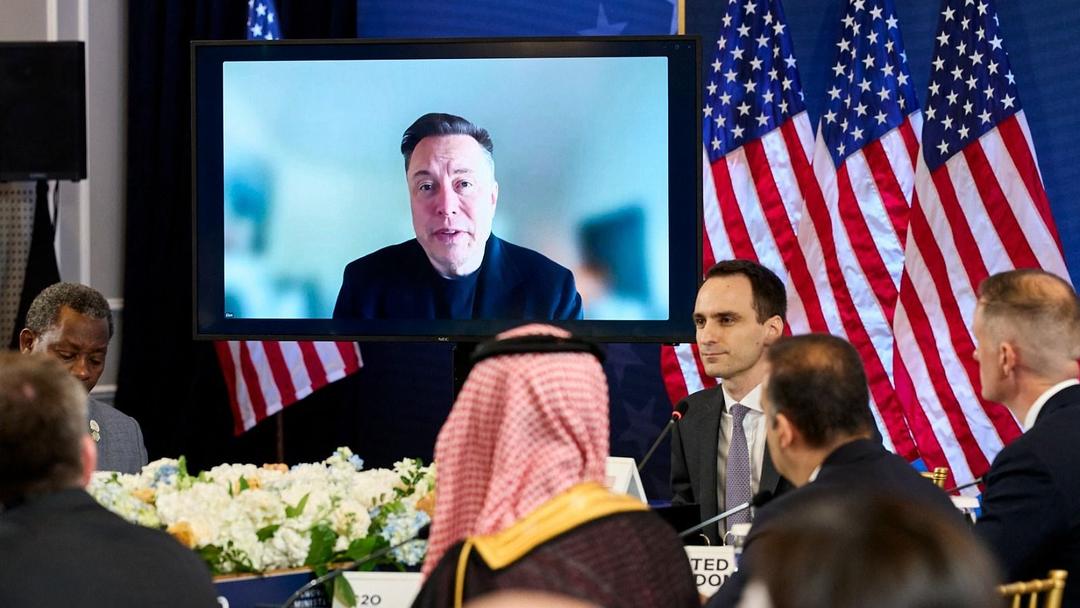 Musk Predicts 1 Billion Humanoid Robots Within a Decade