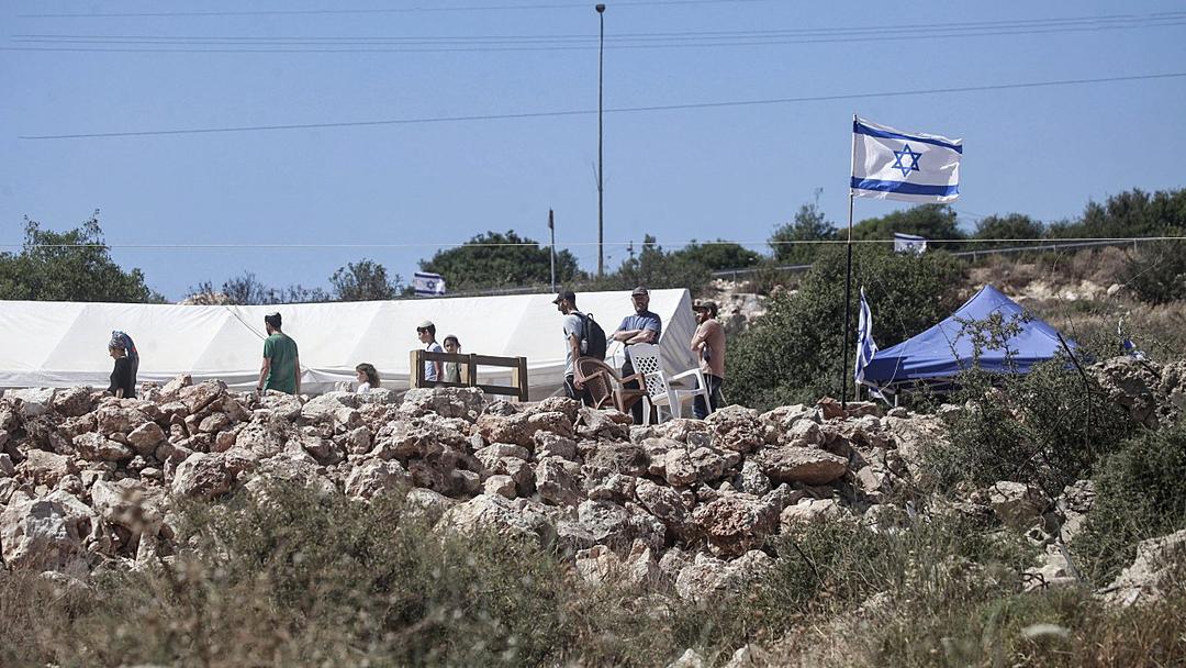 Netanyahu Orders Removal of Illegal West Bank Outposts