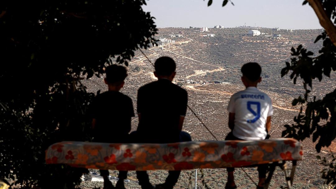 UK Sanctions Israeli Settlements, Israel Responds