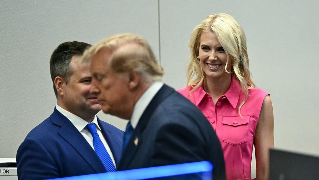 Trump Gave $45,000 Cash Gifts to Three Top Aides
