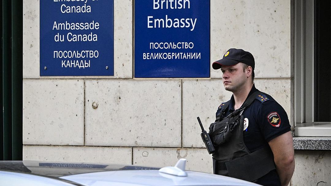 Russia's FSB Arrests Former British Embassy Guard, Alleges Ukrainian Plot
