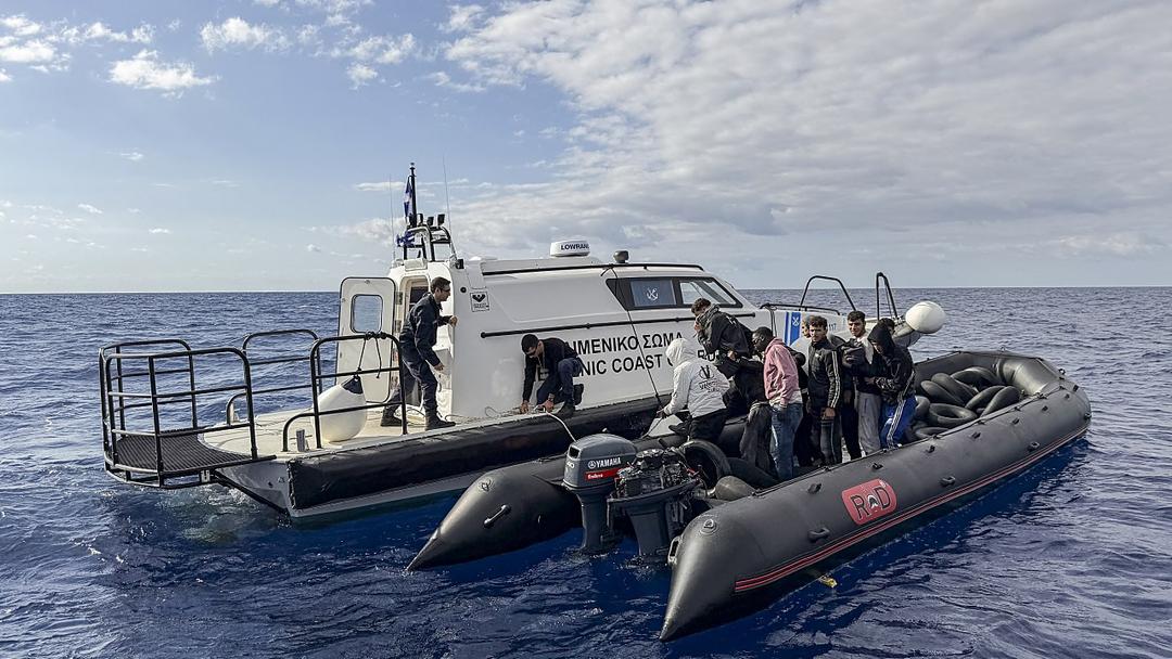 Migrant Boat Sinks Off Greek Isle: 1 Dead, 25 Missing