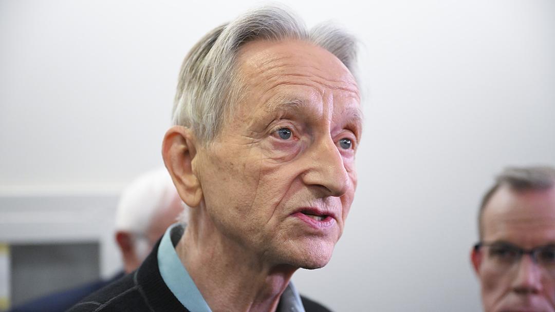 Geoffrey Hinton Claims Congress Has One Year to Act on AI