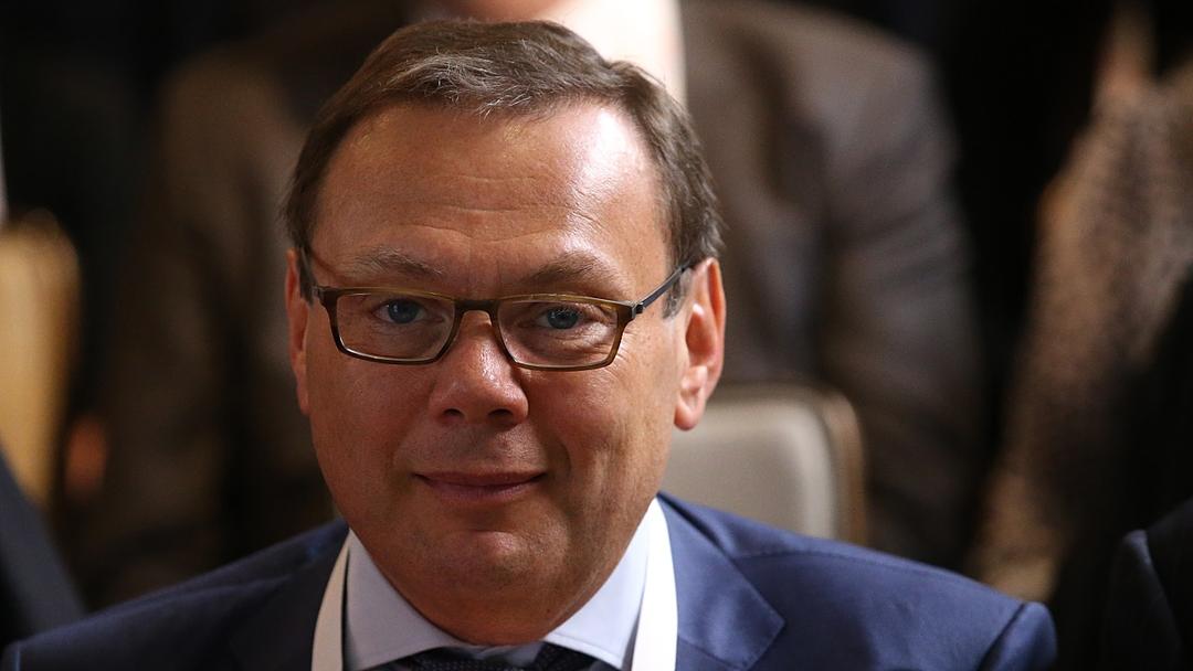 EU Delists Russian Businessmen From Sanction List