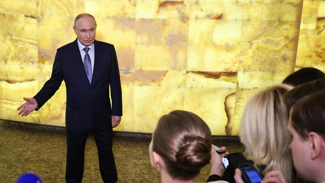 Putin Says Russia is Not Preparing Conflict With Europe