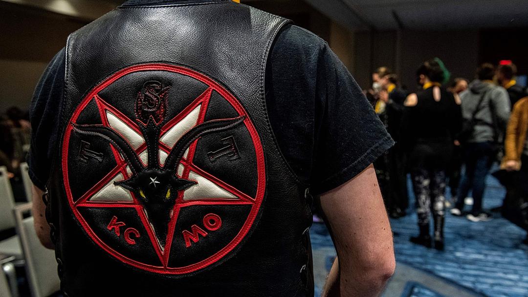 'Hail Satan' Invocation Stirs Iowa City Council Meeting