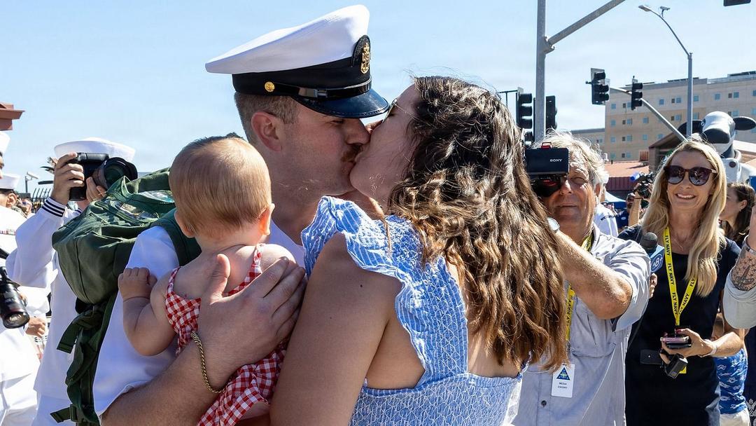 USS Abraham Lincoln Returns After Record 265 Days at Sea