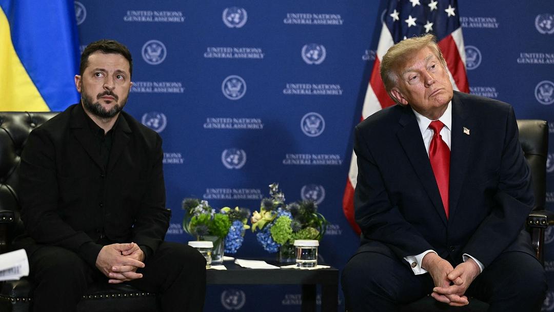 Trump Calls for Replacing Zelenskyy in Clash Over Russia Deal
