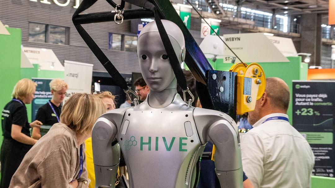 Danish Supermarket Trains Humanoid Robots to Stock Shelves