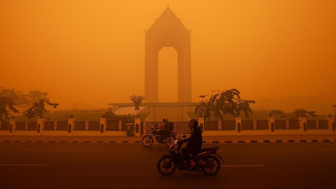 Indonesia Drops Dry Ice on Sumatra to Clear Toxic Haze