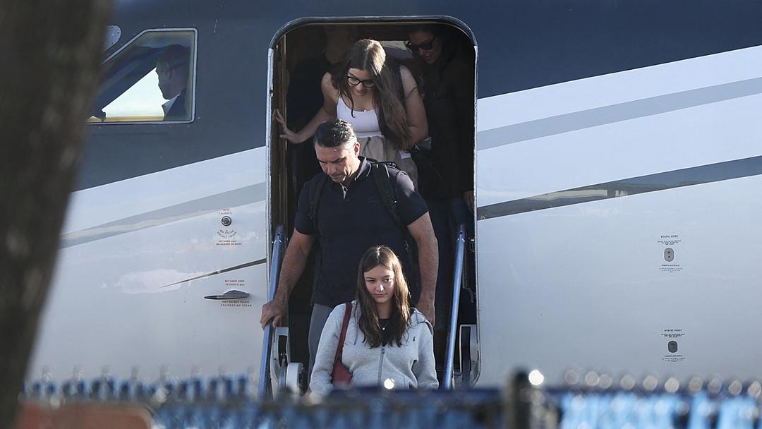 Flávio Bolsonaro Arrives in Miami After Fleeing Brazil