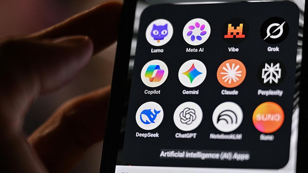 Report: Weekly AI Use Rises as AI News Trust Lags