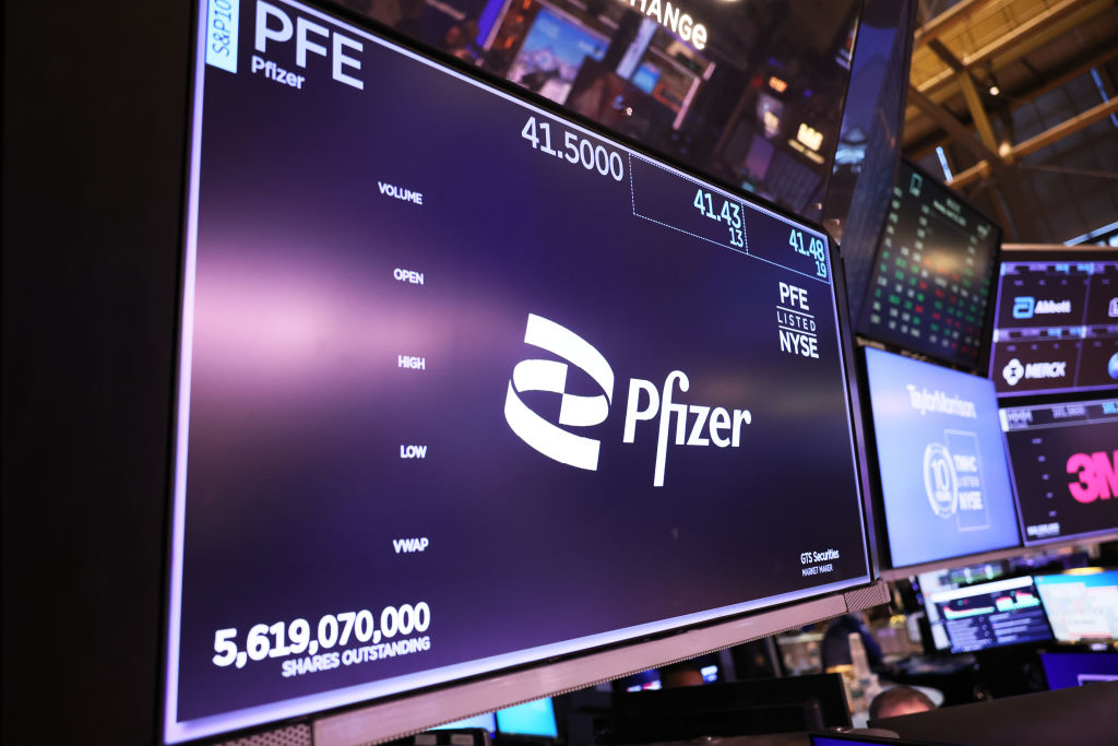 Pfizer Drops Revenue Prediction, Plans Job Cuts