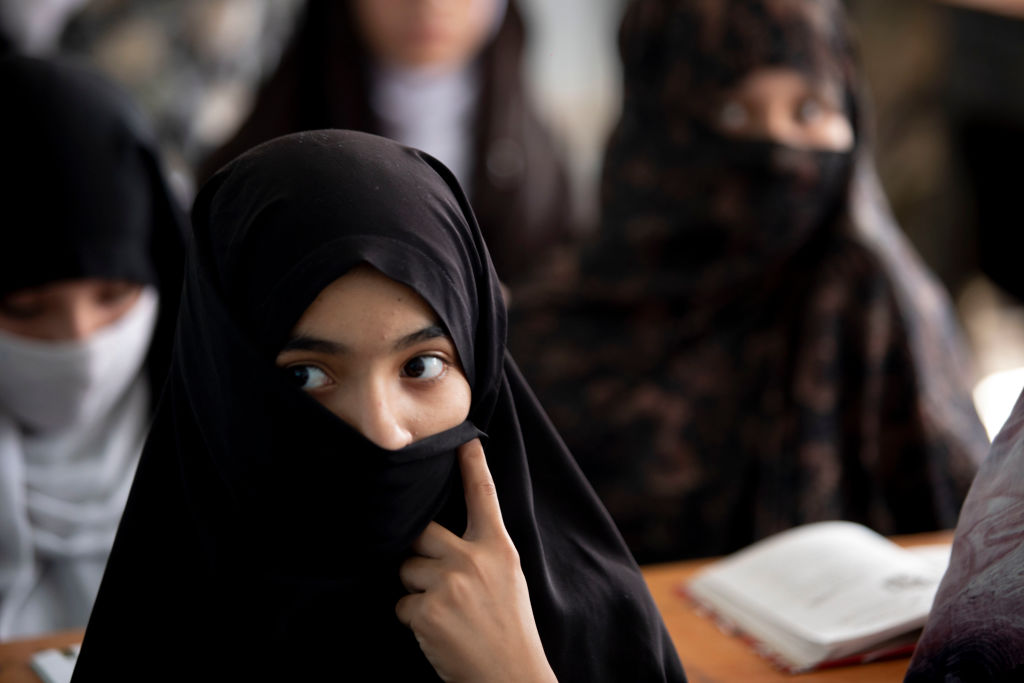 Afghanistan: Taliban Arrests Girls for Violations of Hijab Rules