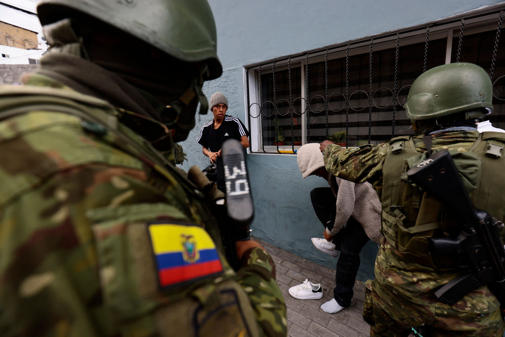 Ecuador: Police Arrest Dozens who Stormed Hospital