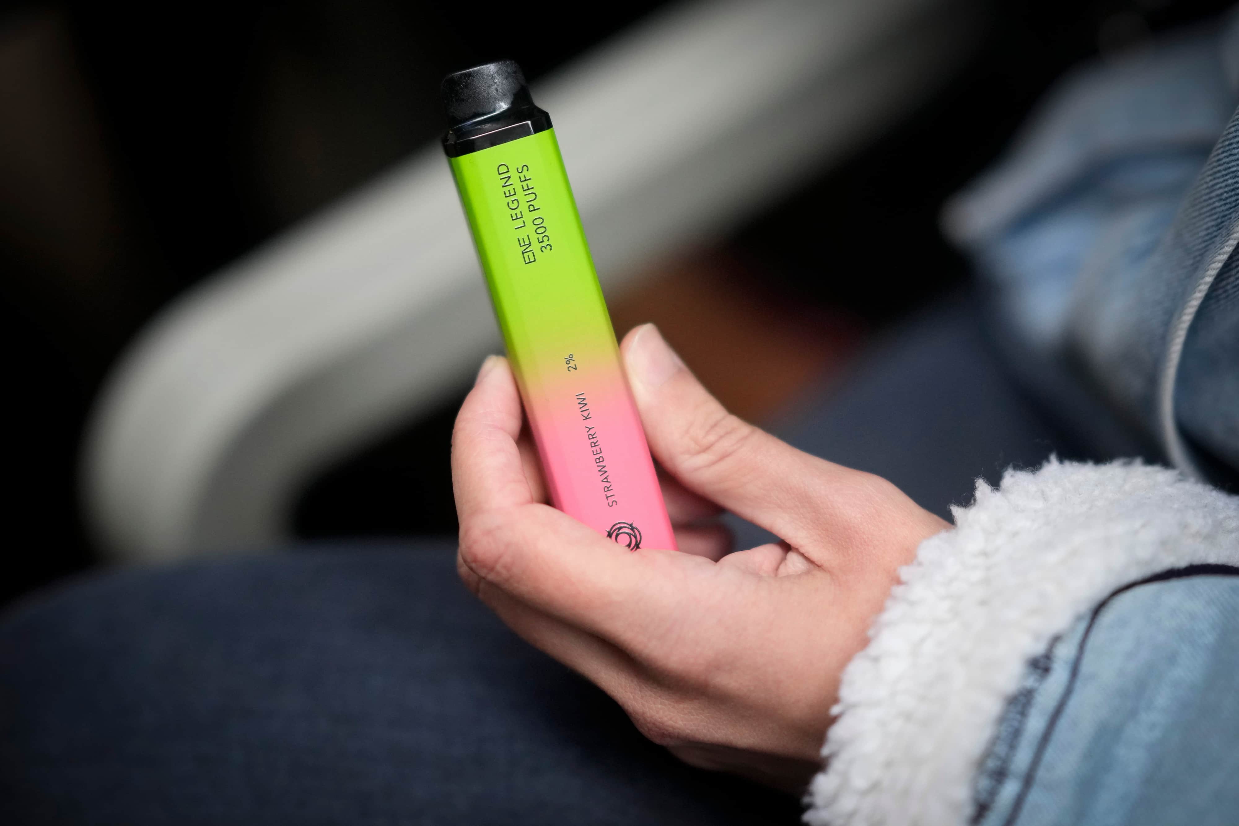 UK Government to Ban Disposable Vapes